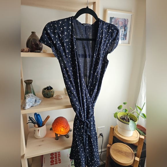 Brandy Melville Robbie Floral Wrap mini dress navy - Picture 2 of 5